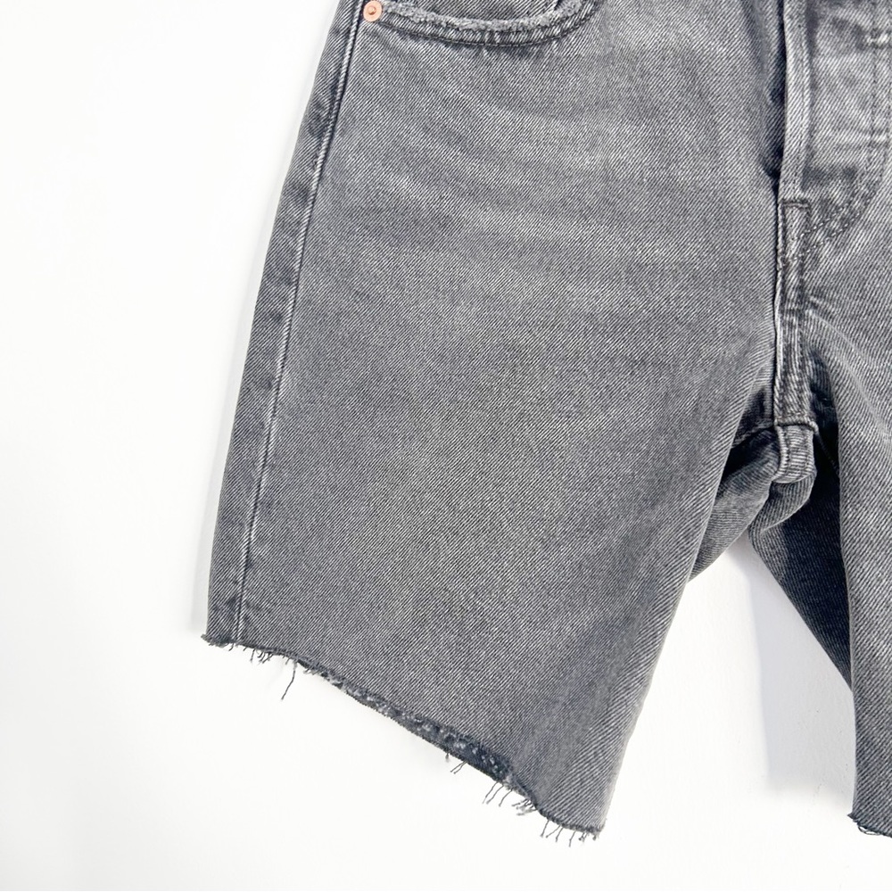 NEW Levi's 501 90s Long Cutoff Jean Shorts in Beach Cut Washed Black Size 24 - Picture 5 of 11